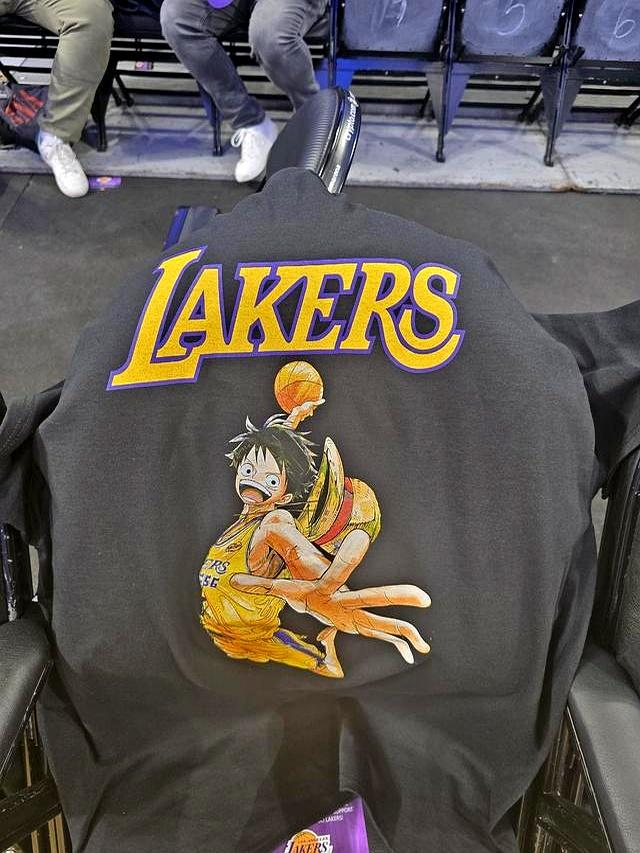 JackeyLove在湖人比赛中败北，最后时刻胜出引发热议！-爱游戏注册